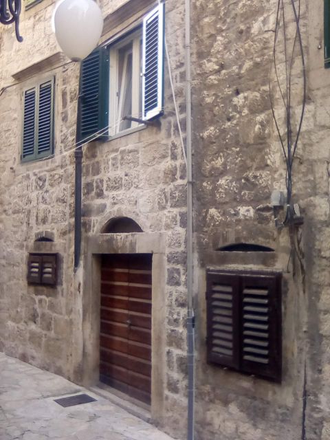Šibenik walking tour in one hour! - Walking Kalelarga toward the cathedral square
