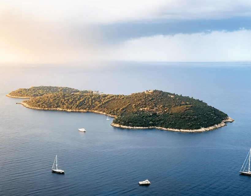 Sightseeing Boat Cruise in Old Town of Dubrovnik - Commentary can make or break the ride