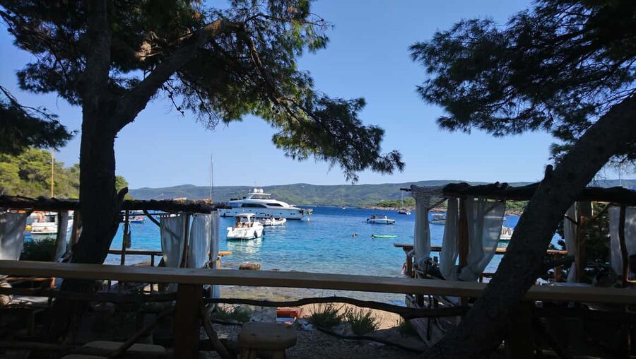 Speedboat to 3 islands: Hvar, Brač, Zečevo with watersports - Who should book this outing