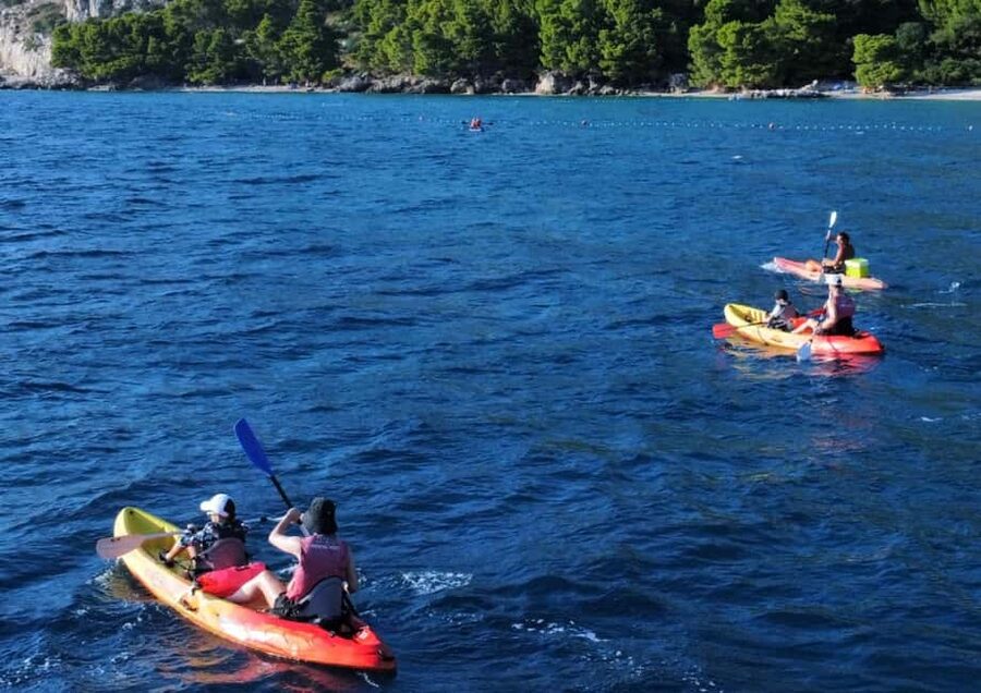 Speedboat to 3 islands: Hvar, Brač, Zečevo with watersports - Bol: stone streets before the swimming stops