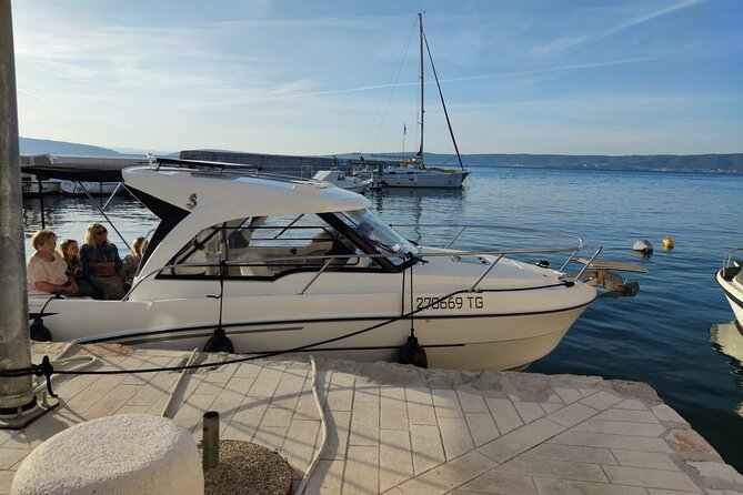 Speedboat transfer from Hvar town (Water taxi transfer) to Airport Split - The airport connection at the Split end