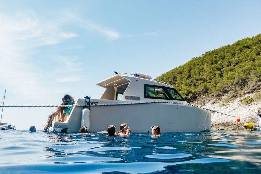 Split: Blue Cave, Vis & Hvar Full-Day Trip by Speedboat - Budikovac and 90 minutes in the Blue Lagoon