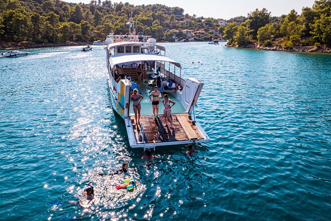 Split: Blue Lagoon, 3 Island Boat Tour & Mediterranean Lunch - Šolta and the changing route