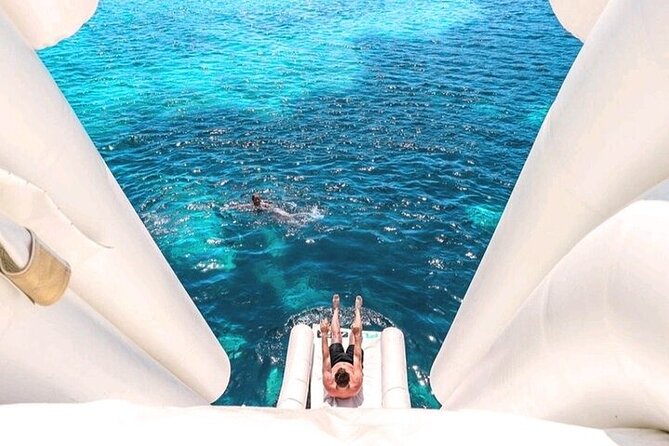 Split: Blue Lagoon, 3 Island Boat Tour & Mediterranean Lunch - Čiovo Island: lunch beside the water