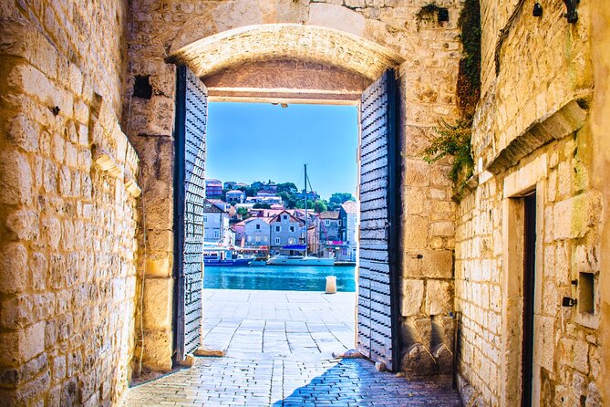 Split: Blue Lagoon & 3 Islands Speedboat Tour - Small group - Trogir gives you one hour of stone streets