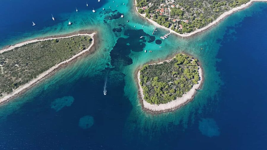 Split: Blue Lagoon and 3 Islands Group Boat Tour - The 30-minute speedboat ride from Split