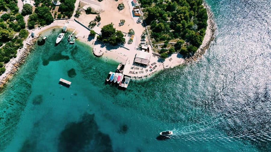 Split: Blue Lagoon and 3 Islands Group Boat Tour - What the crew adds to the day