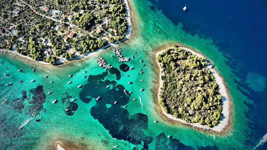 Split: Blue Lagoon and 3 Islands Group Boat Tour - Meeting the boat beside Split’s Riva