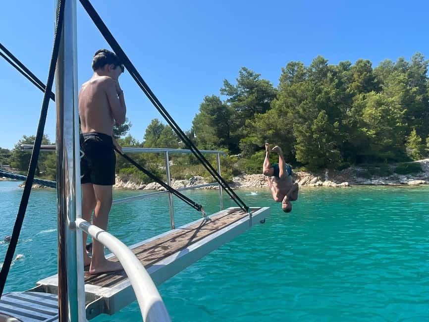 Split: Blue Lagoon and Šolta Boat Tour with Lunch and Drinks - Lunch on board, simple food and a useful break
