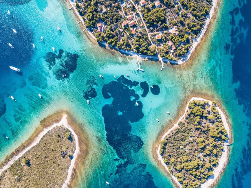 Split: Blue Lagoon and Šolta Boat Tour with Lunch and Drinks - Snorkeling around the Kontesa shipwreck