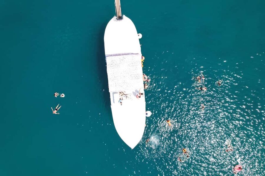 Split: Blue Lagoon and Šolta Boat Tour with Lunch and Drinks - What to pack for the day