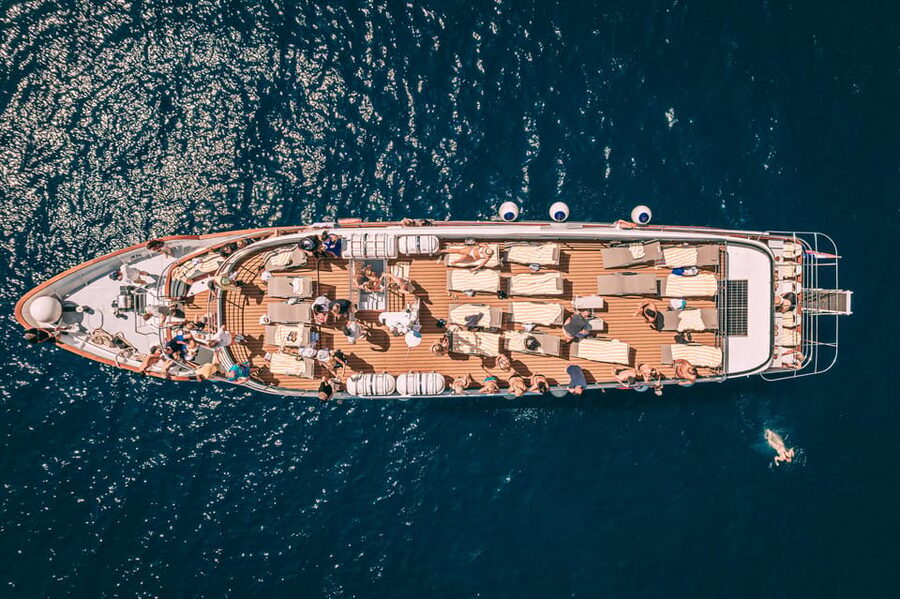 Split: Blue Lagoon, Shipwreck and Šolta with Food and Drinks - A full day on the Adriatic from Split