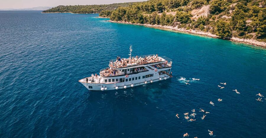Split: Blue Lagoon, Shipwreck and Šolta with Food and Drinks - Should you book the Blue Lagoon and Šolta cruise?