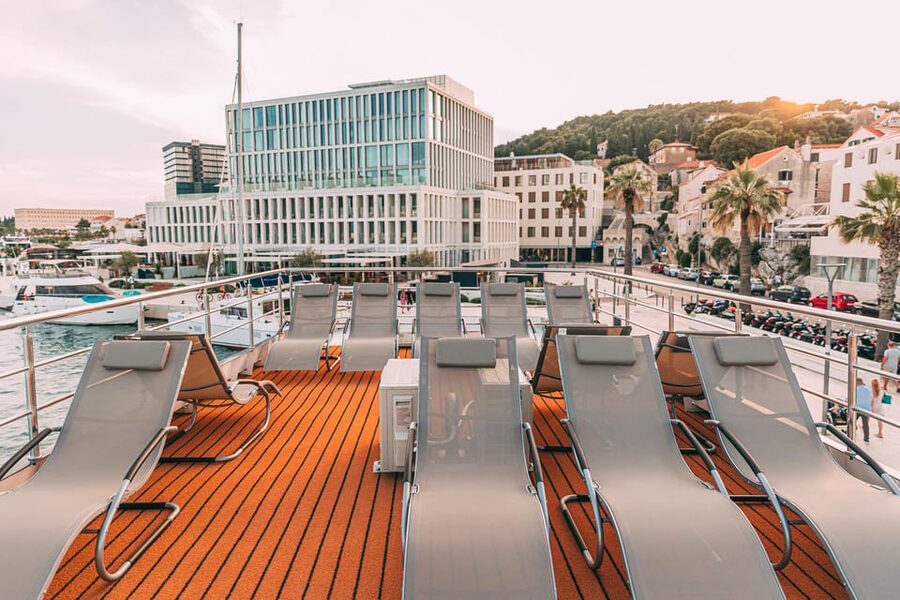Split: Blue Lagoon, Shipwreck and Šolta with Food and Drinks - Maslinica, Šolta’s small fishing village