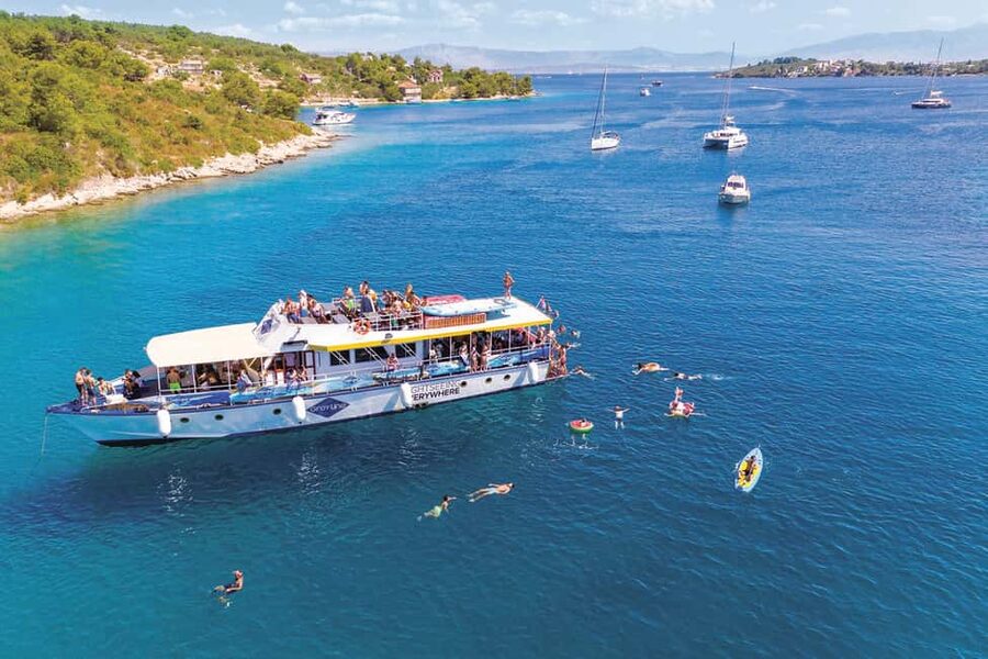 Split: Blue Lagoon, Shipwreck, & Šolta with Lunch & Drinks - A full day on the Adriatic from Split