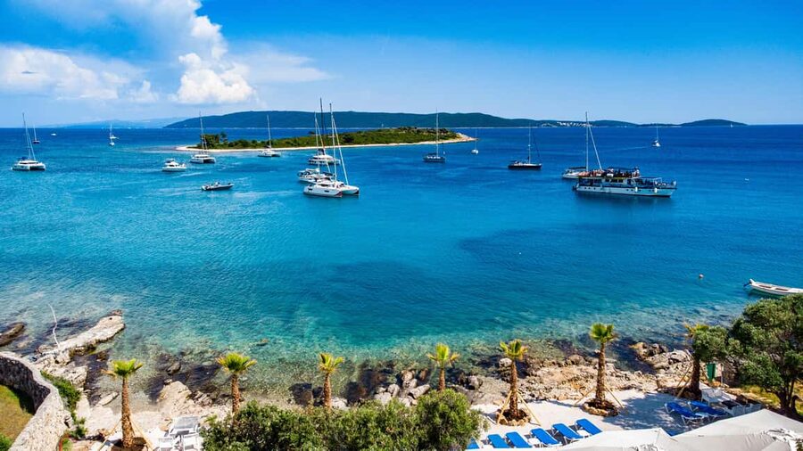 Split: Blue Lagoon, Shipwreck, & Šolta with Lunch & Drinks - Cruising out from Split