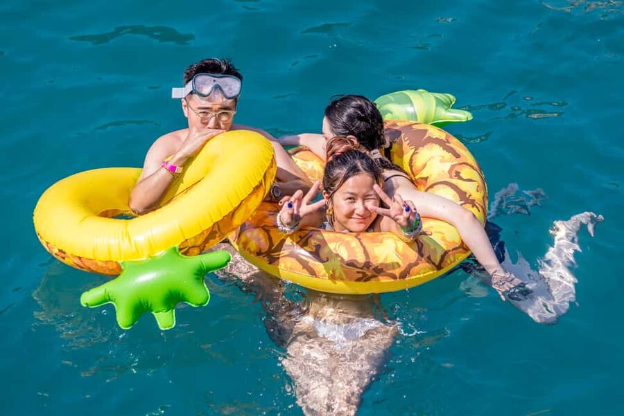 Split: Blue Lagoon, Shipwreck, & Šolta with Lunch & Drinks - Lunch on board, with a practical timing note