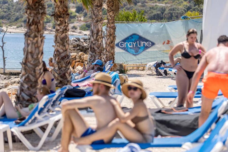Split: Blue Lagoon, Shipwreck, & Šolta with Lunch & Drinks - Maslinica: the island village break