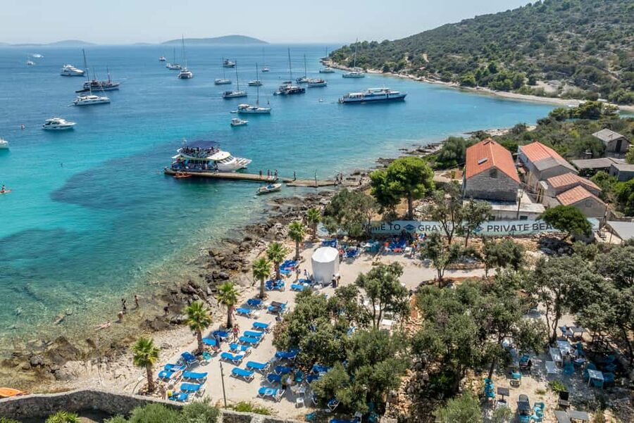 Split: Blue Lagoon, Shipwreck, & Šolta with Lunch & Drinks - What to bring for comfort