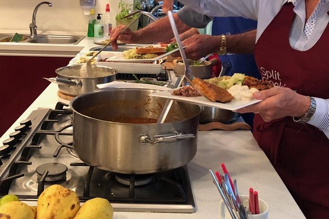 Split Cooking Class - Lunch, wine, and the social side