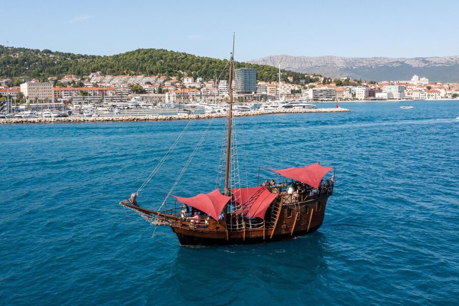 Split: Cruise on Columbo's Pirate Ship "Santa Maria" - Drinks, fresh air, and an easy pace