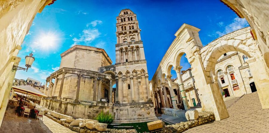 Split Game of Thrones Tour: City of Dragons - Group size and pace