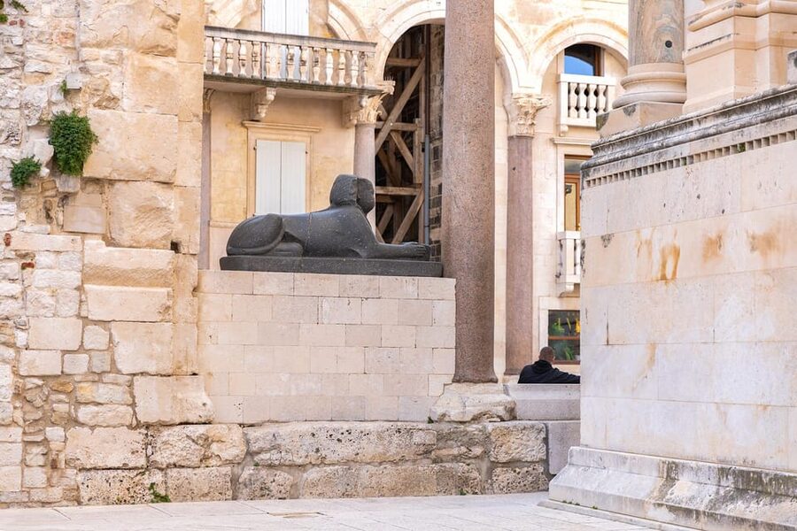 Split: Group or Private Walking Tour with Art Historian - From Triklinij to the Diocletian’s Cellars