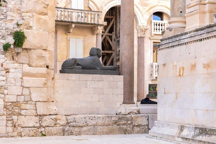 Split: Group or Private Walking Tour with Art Historian - Squares, markets, and everyday Split