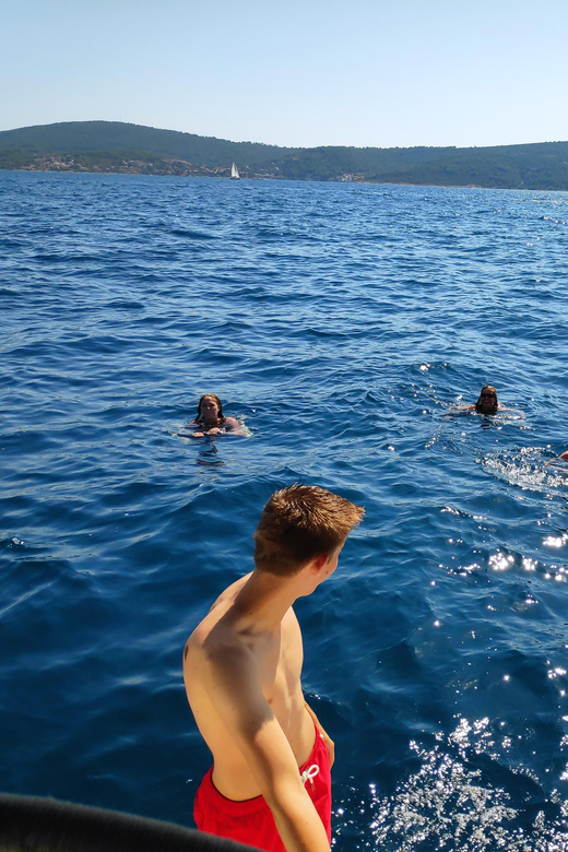 Split: Half Day Sailing Tour with Swim Stop, Snacks and Wine - The swim and snorkel stop in a secluded cove