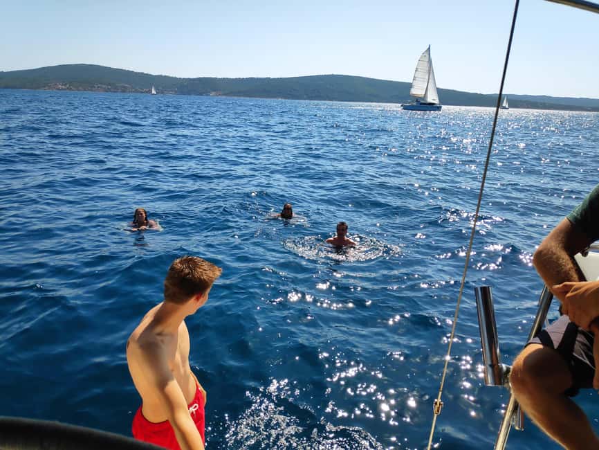 Split: Half Day Sailing Tour with Swim Stop, Snacks and Wine - A flexible route toward Brač and quiet coves