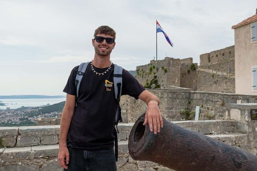 Split: Historical Tour of Salona, Klis Fortress and Trogir - Meeting the red bus in central Split