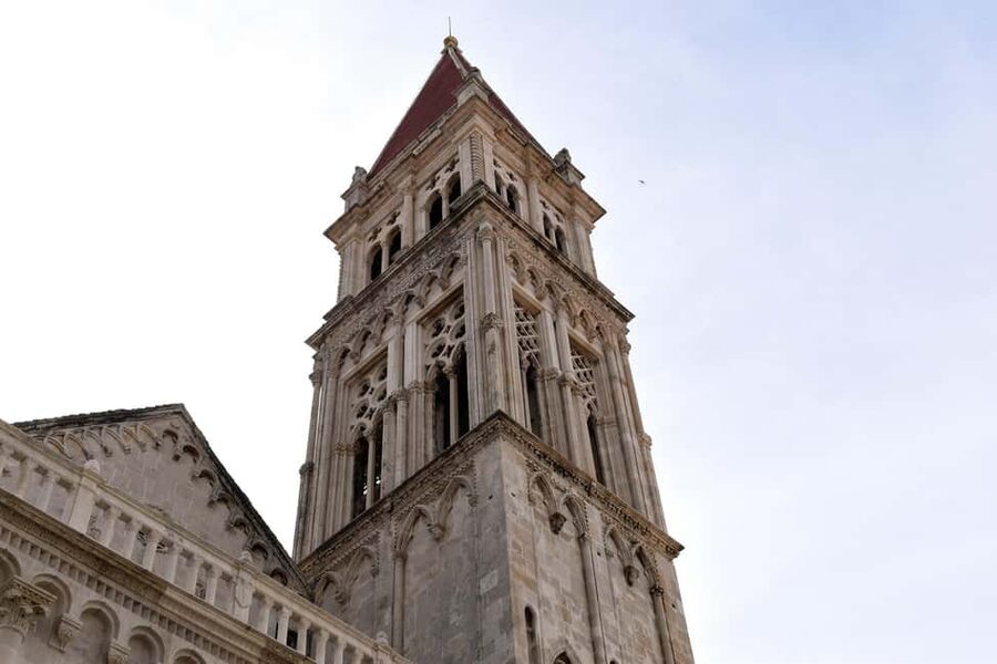 Split: Historical Tour of Salona, Klis Fortress and Trogir - Hidden Dalmatia: nature in a digital format