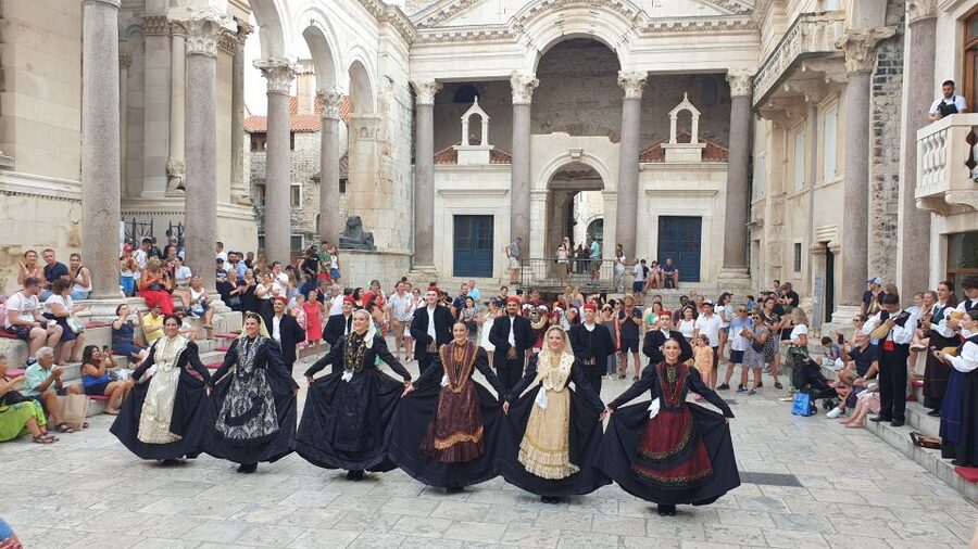 Split: History and Heritage Walking Tour - Meeting at Peristil Square and the old Roman entrance