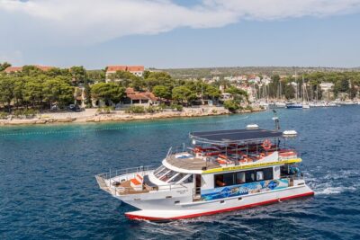Hvar, Brač, and Pakleni Cruise with Lunch and Drinks
