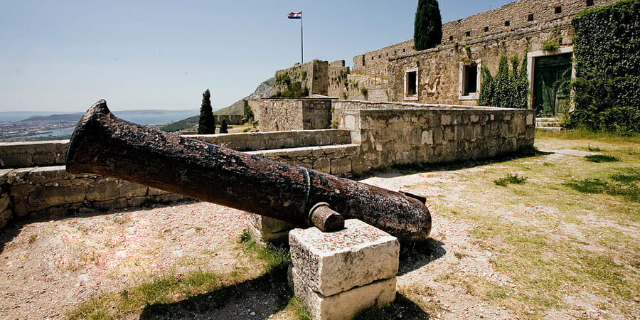 Split: Klis Fortress GOT and Olive Museum Entry Tickets - Getting there from Split