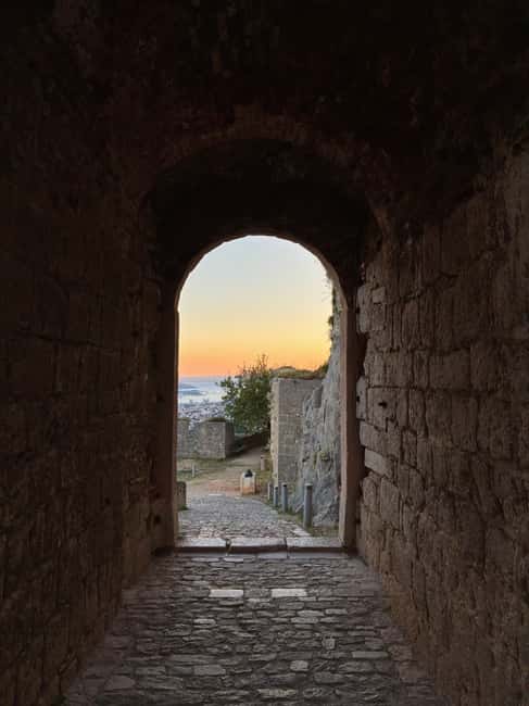 Split: Klis Sunset Sightseeing Bus Tour - Practical tips for getting more from the evening