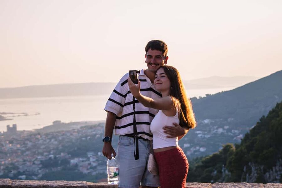 Split: Klis Sunset Sightseeing Bus Tour - Meeting the red bus near Apodos Travel Agency