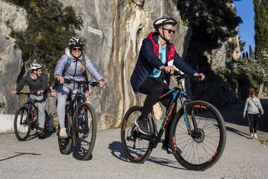 Split: Old Town Guided Bike Tour with Poljud Stadium - Croatian craft beer at a local pub
