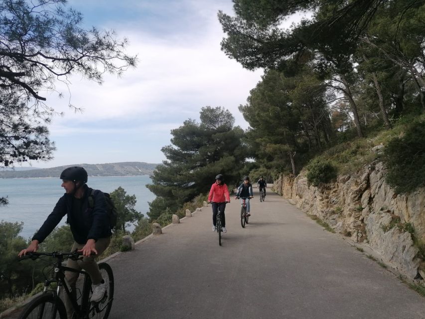Split: Old Town Guided Bike Tour with Poljud Stadium - Sustipan Park and the Adriatic islands