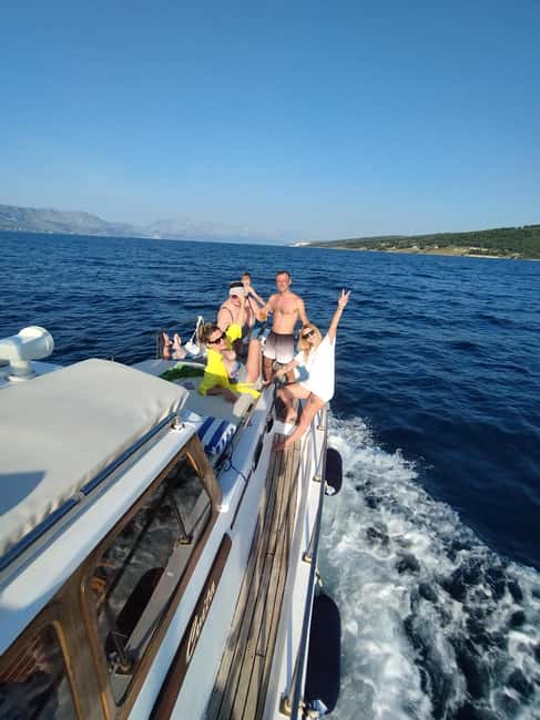 Split/Omiš/Makarska: Full or half day boat tour with "Cvita" - Vruja Beach: the first swim and breakfast stop