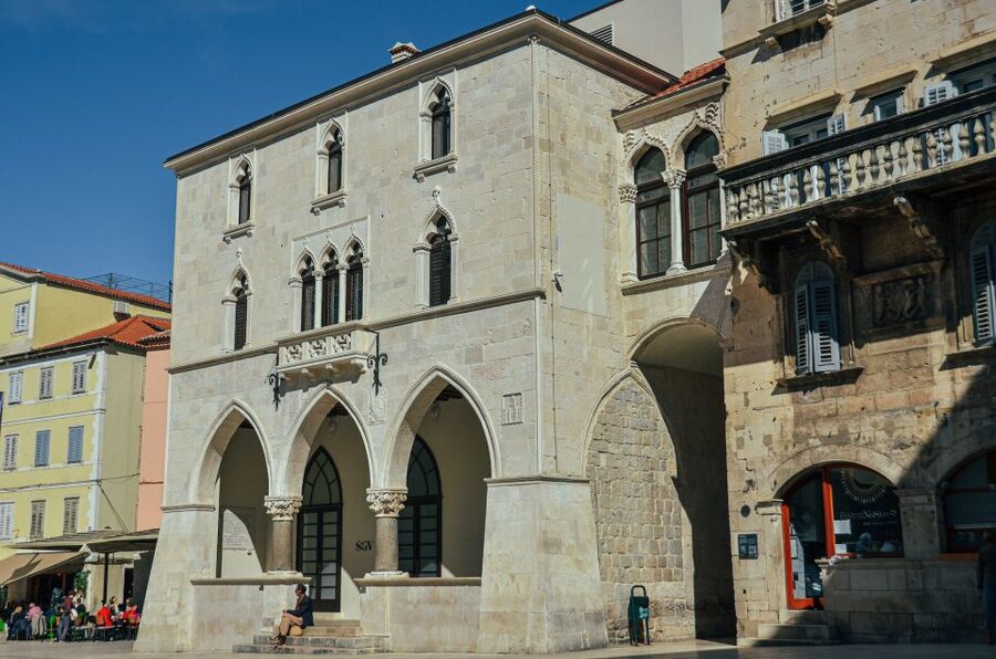 Split: Palace & Old Town Private Walking Tour-Entrance incl. - Gates, squares, and the medieval city