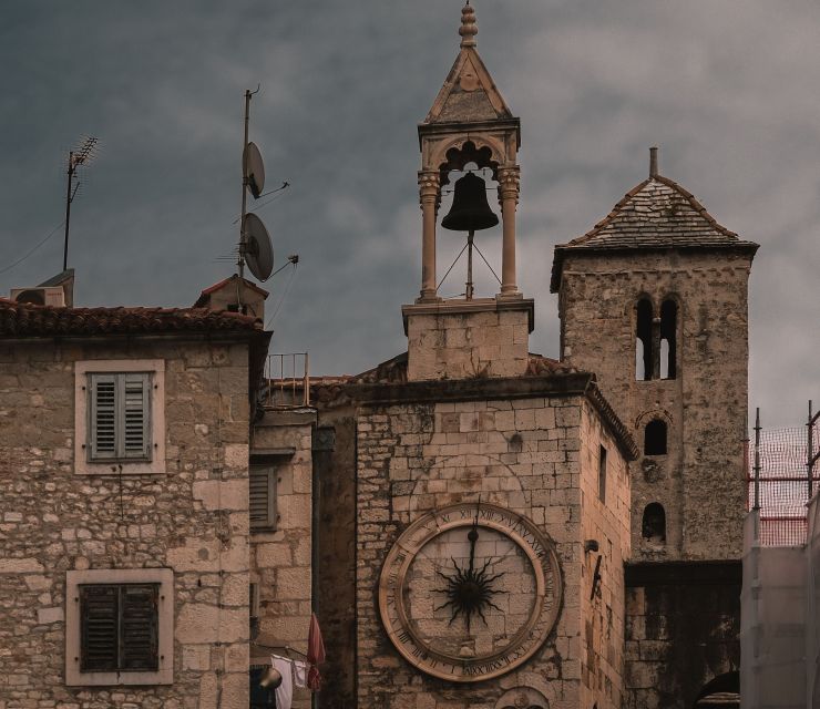 Split: Private Roman History & Market Tour - Peristil, the Vestibule, and the palace’s private side