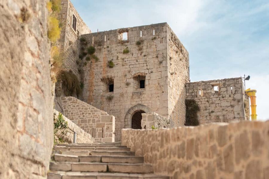 Split: Private tour to Klis Fortress and Vranjača cave - Stella Croatica turns tradition into a tasting