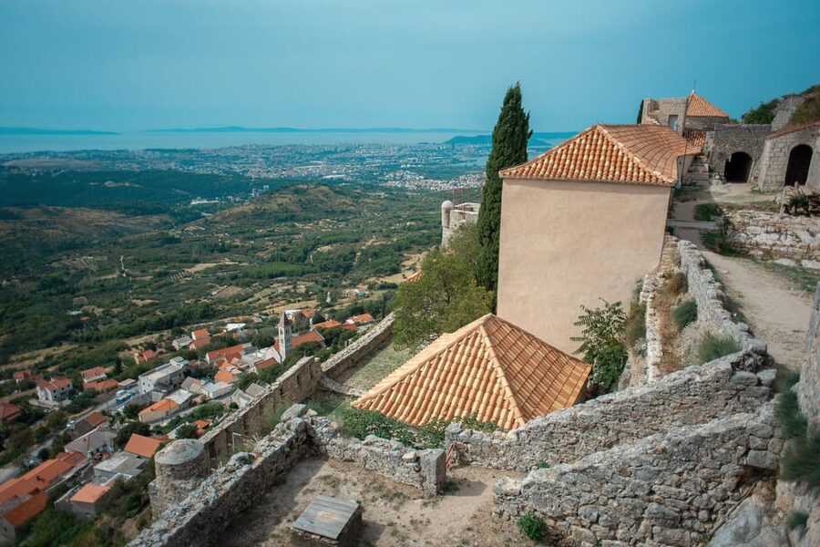 Split: Private tour to Klis Fortress and Vranjača cave - What $106 per person really buys