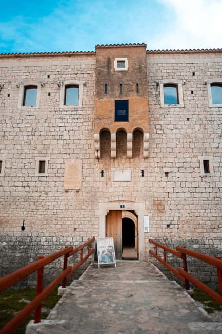 Split: Private tour to Salona, Vitturi castle and Trogir - Why the Private SUV Matters