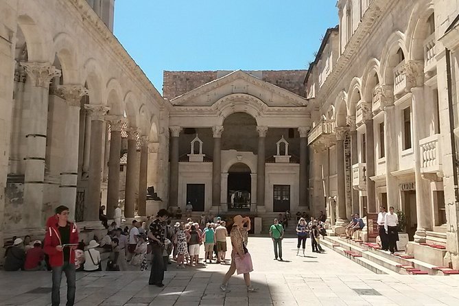 SPLIT-PRIVATE Walking Tour of Diocletian's Palace & Old Town - From the Riva to the Roman palace