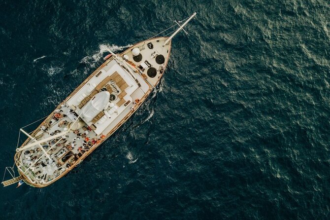 Split Sunset Cruise With Live Music - The Polaris: comfortable, but choose your seat early