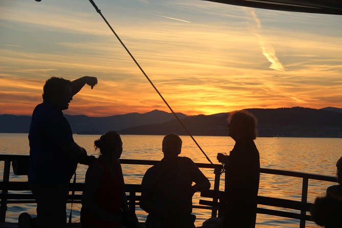 Split Sunset Cruise With Live Music - Who will enjoy the Polaris most