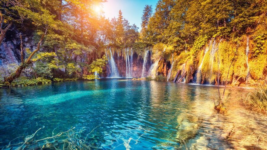 Split: Transfer to Zagreb with Plitvice Lakes Entry Tickets - Large groups versus smaller groups