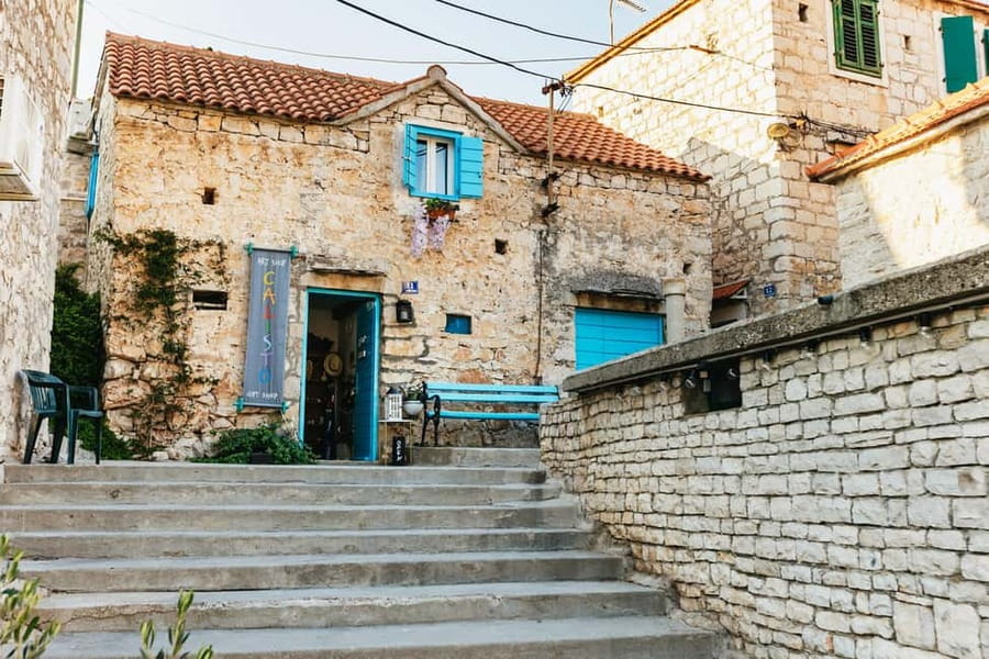 Split/Trogir: Blue lagoon and 3 islands speedboat tour - What the guides add, and where the experience can slip